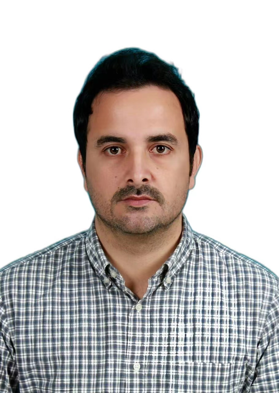 A headshot of Dr Naveed Khan